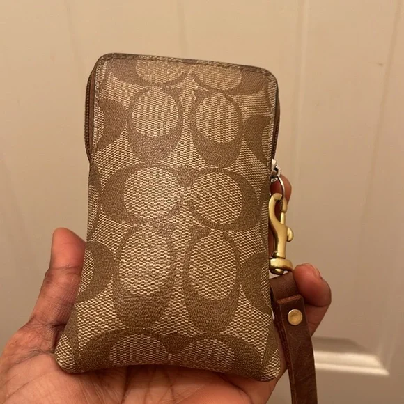 Coach, please check all picture of condition - Picture 11 of 17